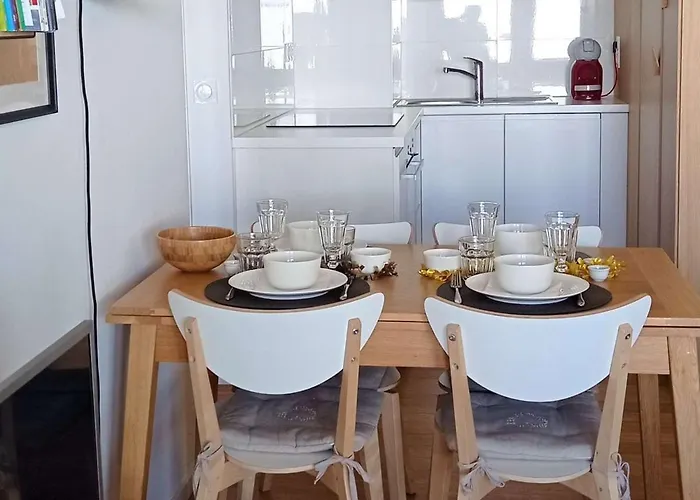 Rénové 47m² - 6 Pers, Proche Pistes Et Commodités, Quartier Animé, Parking Inclus - Fr-1-545-32